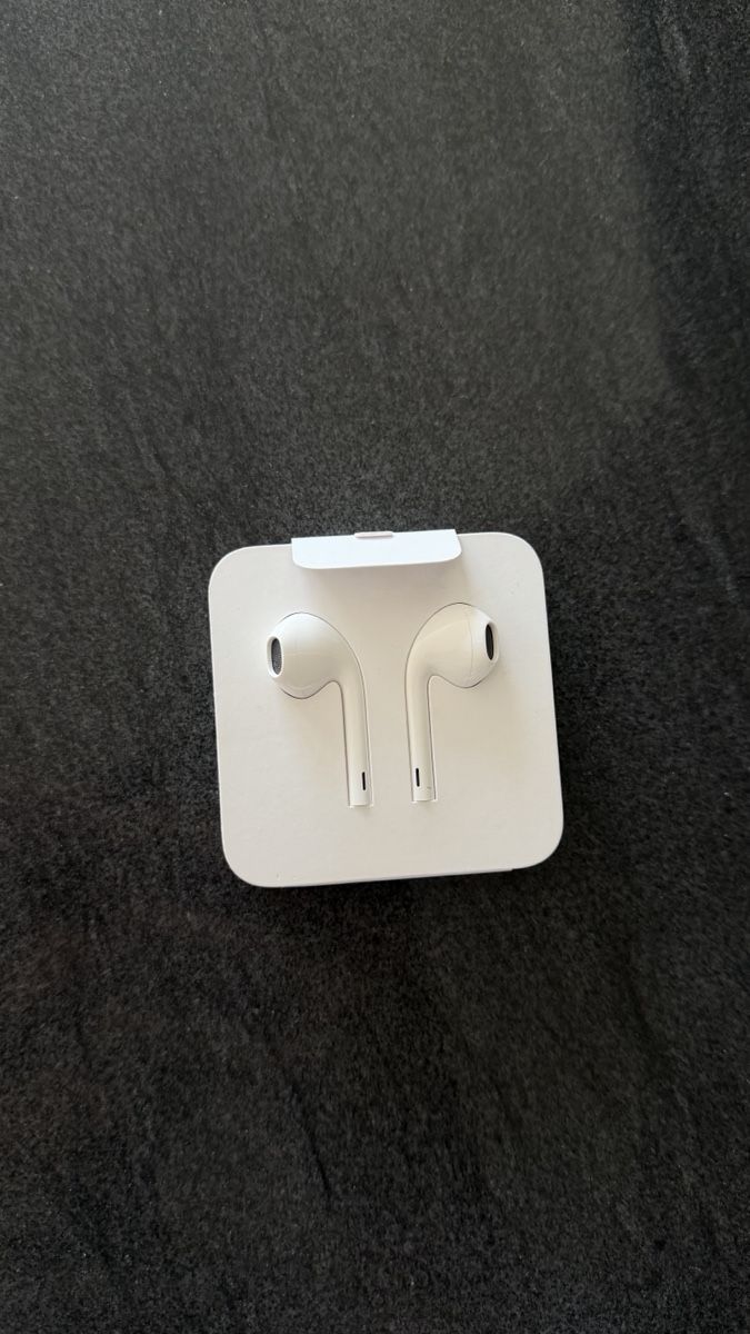 Apple Kopfhörer: Apple EarPods lightning Neu – Neu und originalverpackt aus Veltheim AG von KimiSinger