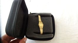 RADO SEHR KLEINE UHR,QUARTZ.MIT STEIN.MIT BOX.LÄÜFT-15X18MM