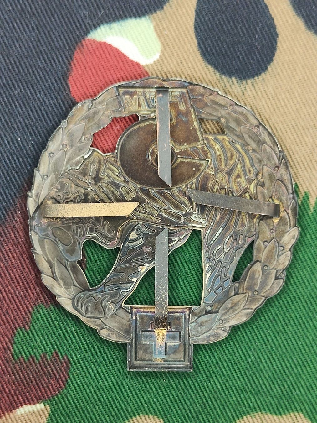 Schweizer Armee Placchette & Badge: Béretemblem Felddivision 5 Goldkranz – Usato da Bauma venduto da SwissMilitaria 1