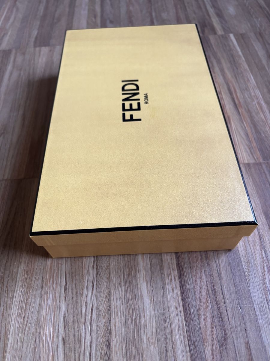 Kleiderpakete: Fendi Box. Neu! – Neu (gemäss Beschreibung) aus Luzern von lor_x8hx 1
