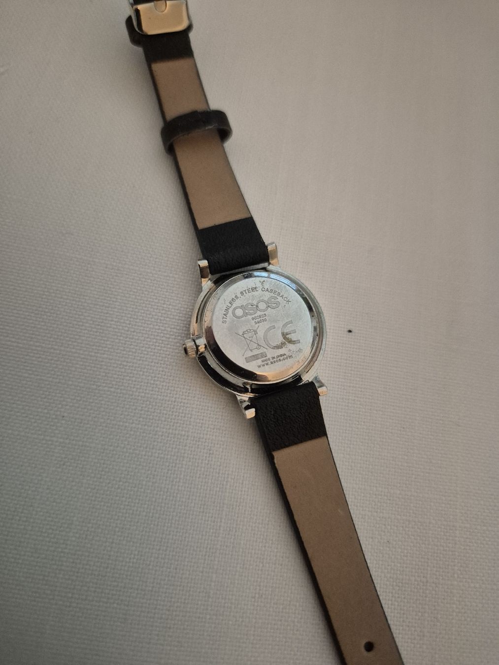 Montres: ASOS watch black leather strap - good condition – D'occasion à Zürich par mrs_kz6n 1
