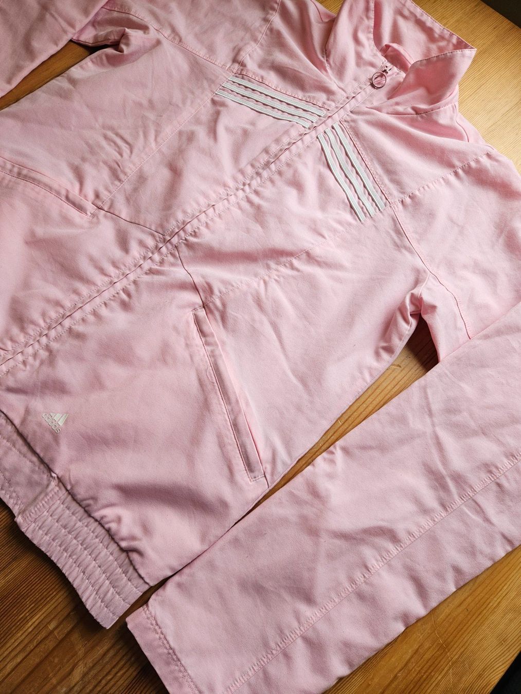 Adidas Giacche: Jacke adidas Grösse 176 rosa retro Pullover – Usato da Hägglingen venduto da United-Village-Trade 2