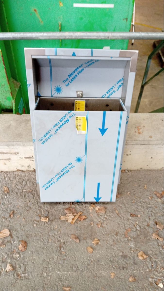 Cestini per rifiuti: Abfalleimer Edelstahl – Nuovo (secondo la descrizione) da Andwil SG venduto da Dabian