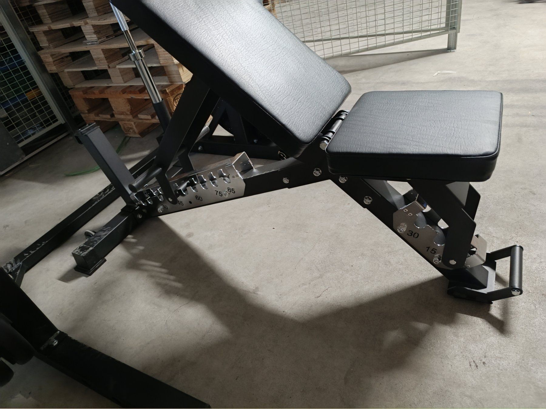Hometrainer: Half open Rack, Langhantel, 100kg Plates, Verstellbar Bench – Neu und originalverpackt aus Volketswil von Fsladek 1