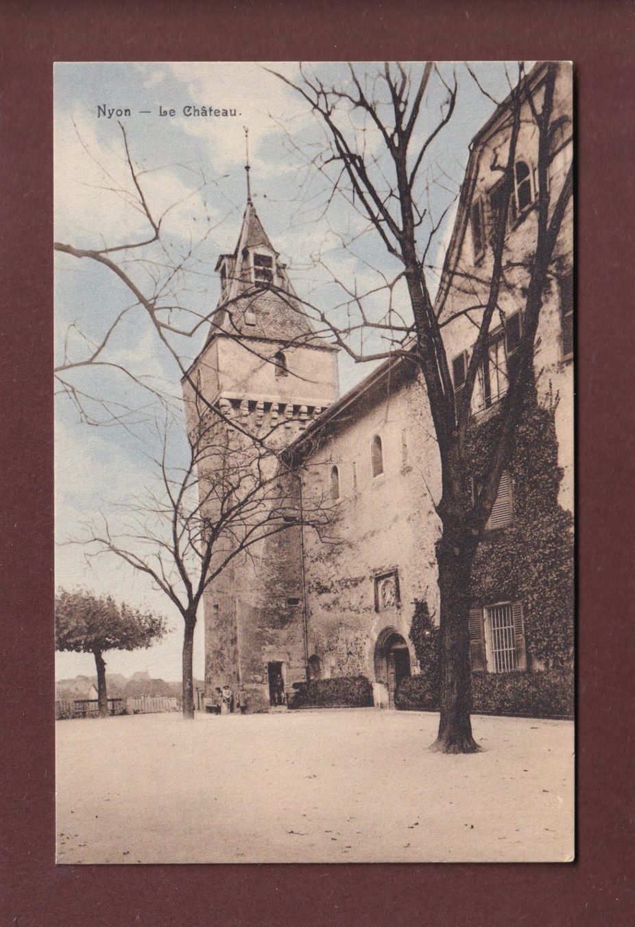 Cartoline postali: NYON - Le Château – Usato da Pully venduto da nicecards