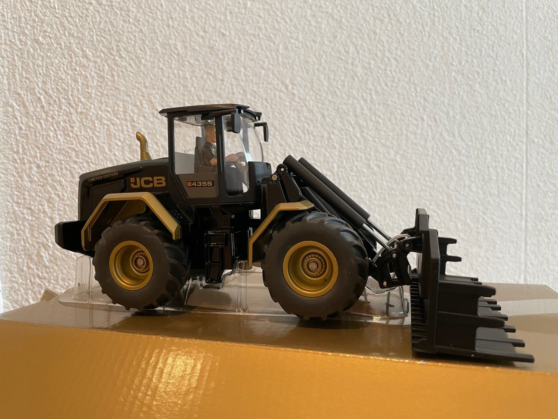 Jcb Caricatori: SIKU JCB 435 S Hoflader Gold – Nuovo e nell'imballaggio originale da Kreuzlingen venduto da Stefan1150 2