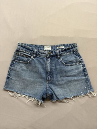 Short en jean bleu taille 38 bon état