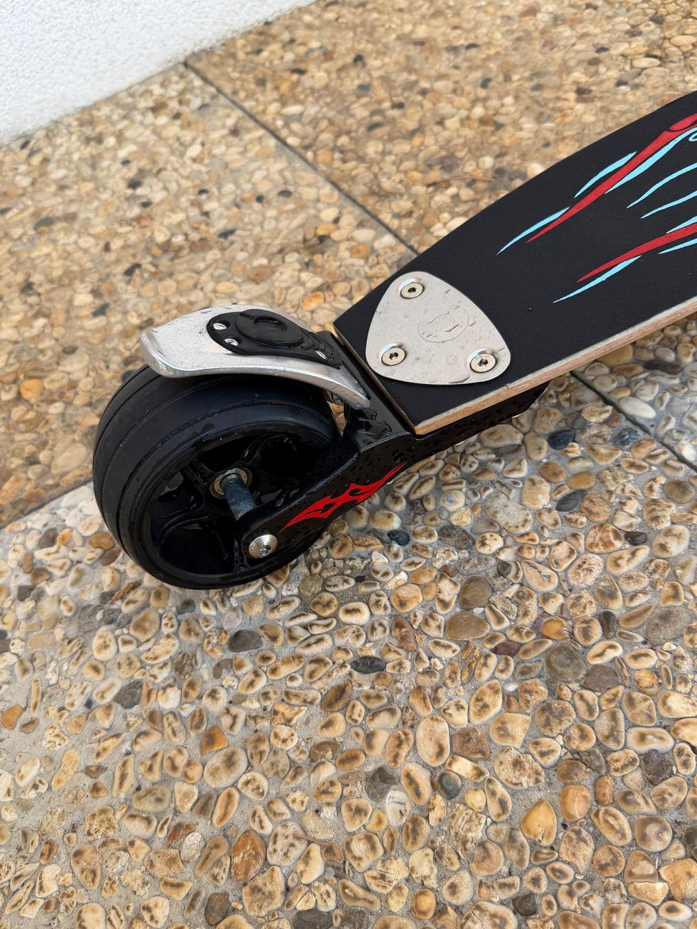 Micro Kickboard: Trottinette Micro Monster Volcano Black – Gebraucht aus Chardonne von Titi1975 1