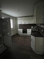 Preisgünstige Küche mit weissen Fronten im Landhausstil