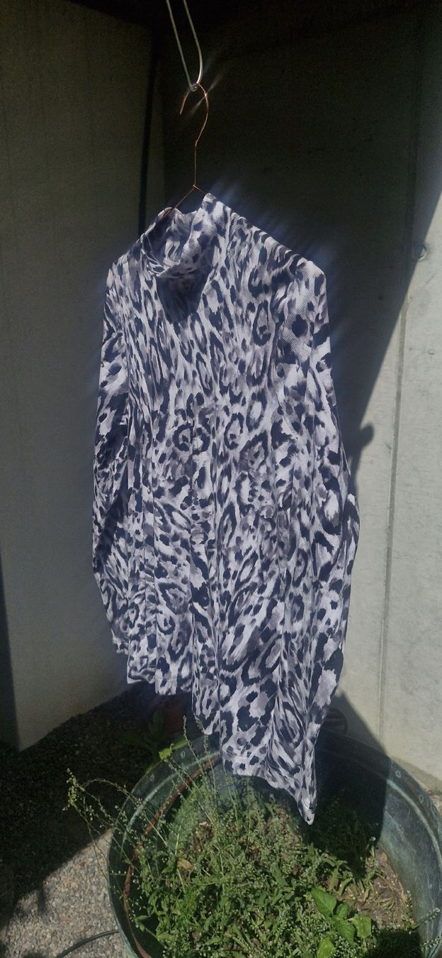 Maglioni & Felpe: Damen Langarmshirt/Turtleneck Efixelle Leo-Muster Grösse M  – Usato da Wohlen b. Bern venduto da lau_7vcp 3