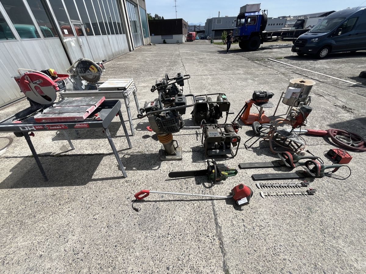 Tutte le macchine: Grabenstampfer, Steinfräse – Difettoso da oberwil-lieli venduto da dolomit01 4