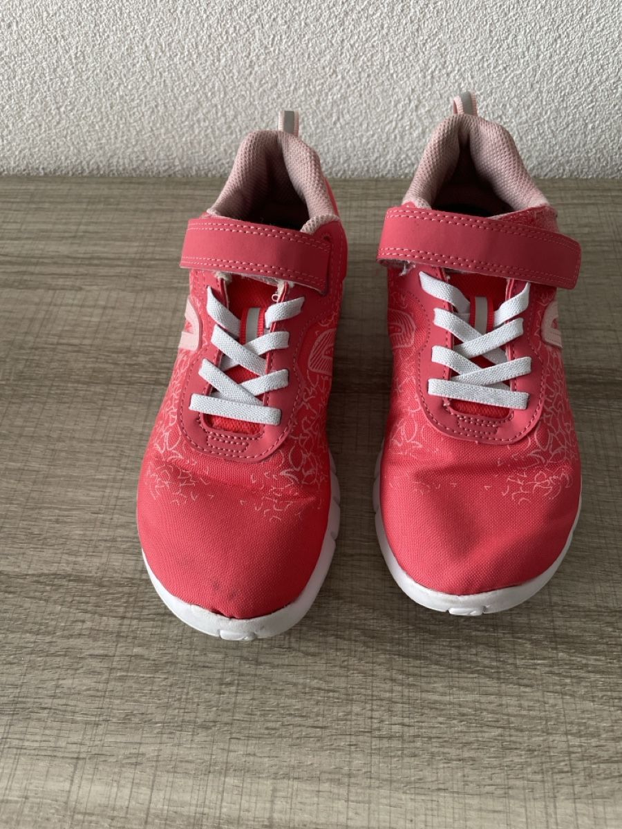 Decathlon Scarpe per ragazze: Basket DÉCATHLON 34 rose – Usato da Sornard (Nendaz) venduto da Dodo8117 1