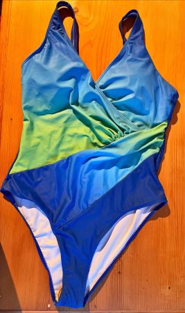 Badeanzug, blau-grün Farbverlauf, Grösse 40, Shape-Effekt