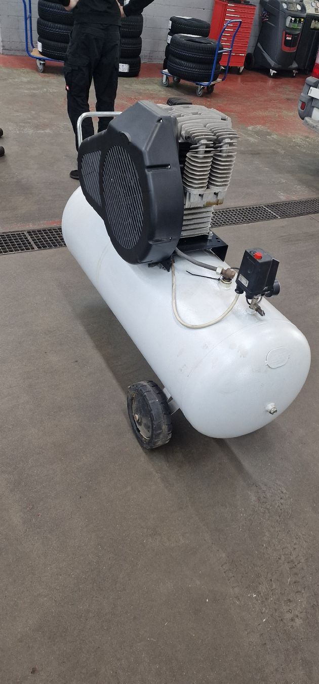 Kompressoren: Luftkompressor 270 l – Gebraucht aus Altstätten SG von top-preis 1