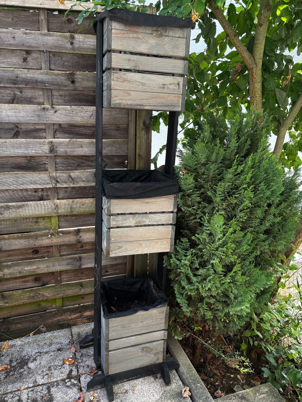 Migros Pots de fleurs: 3 level vertical flower bed Great – D'occasion à Füllinsdorf par MaiiaM