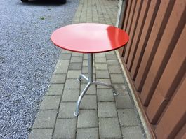 Runder Gartentisch aus Blech