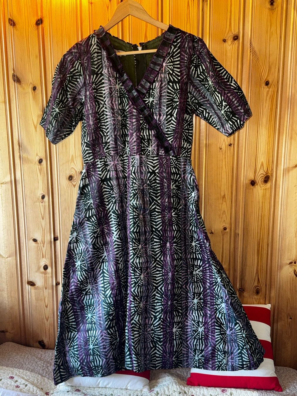 Vestiti: Robe VINTAGE imprimée violette et verte taille 12 – Usato da Ovronnaz venduto da Etagne68
