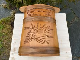 Schöne alte Holztause