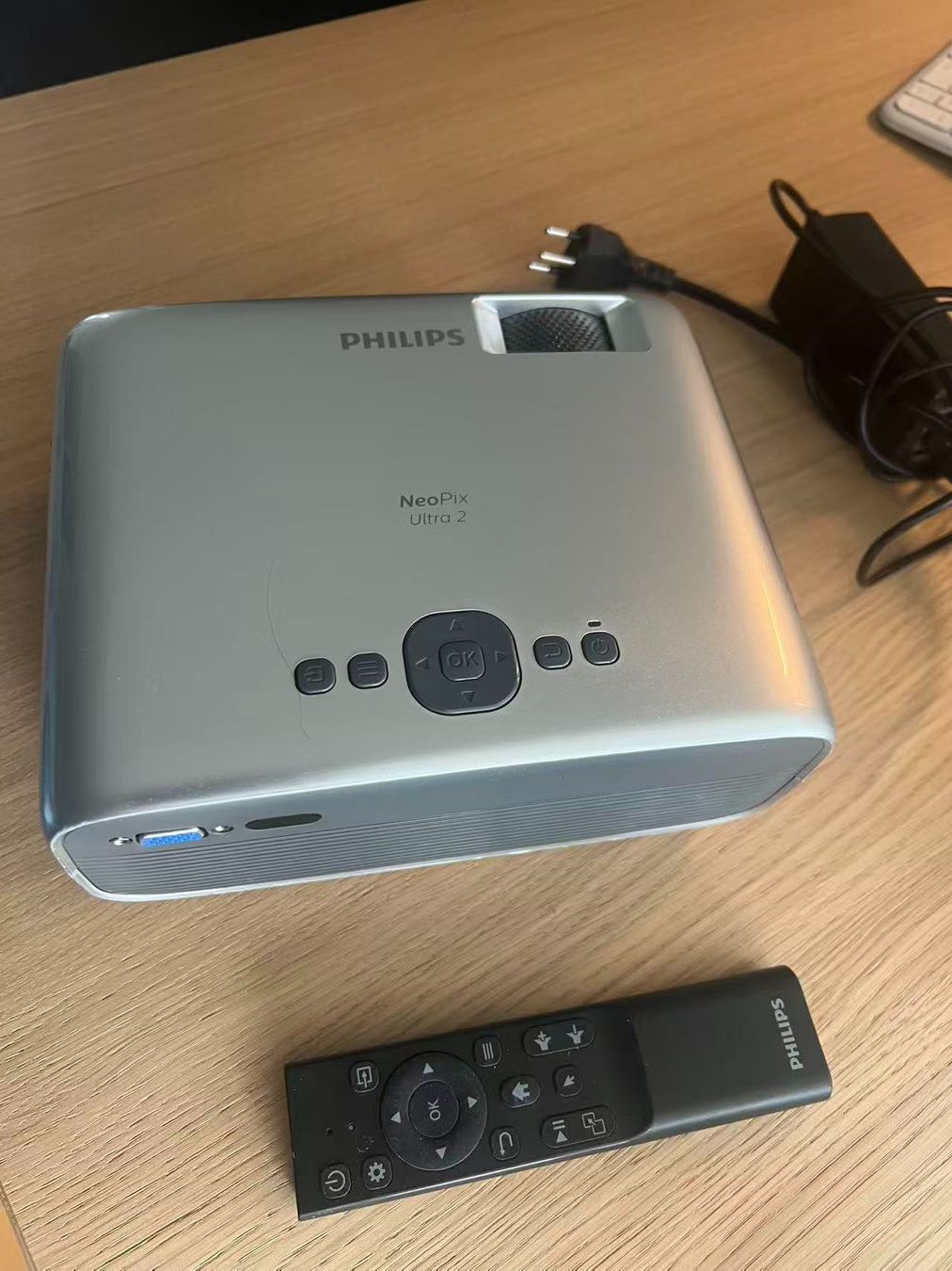 Philips Videoprojektoren: Philips Projector Neopix Ultra 2 – Gebraucht aus DUBENDORF von Leon2344