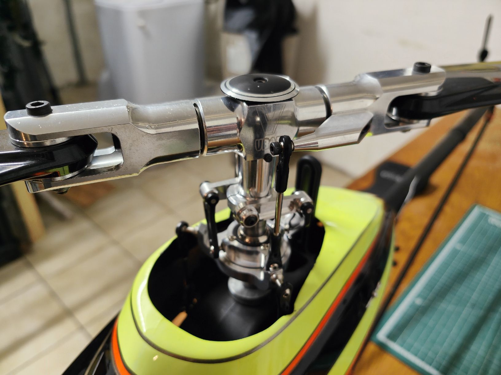 RC Modellbau: Mikado Logo 700 – Gebraucht aus Villarlod von  8