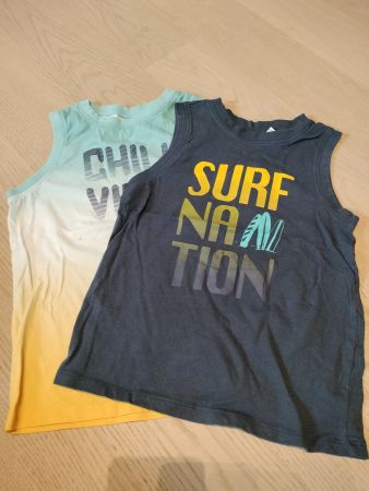 2x ärmellose Shirts Grösse 134