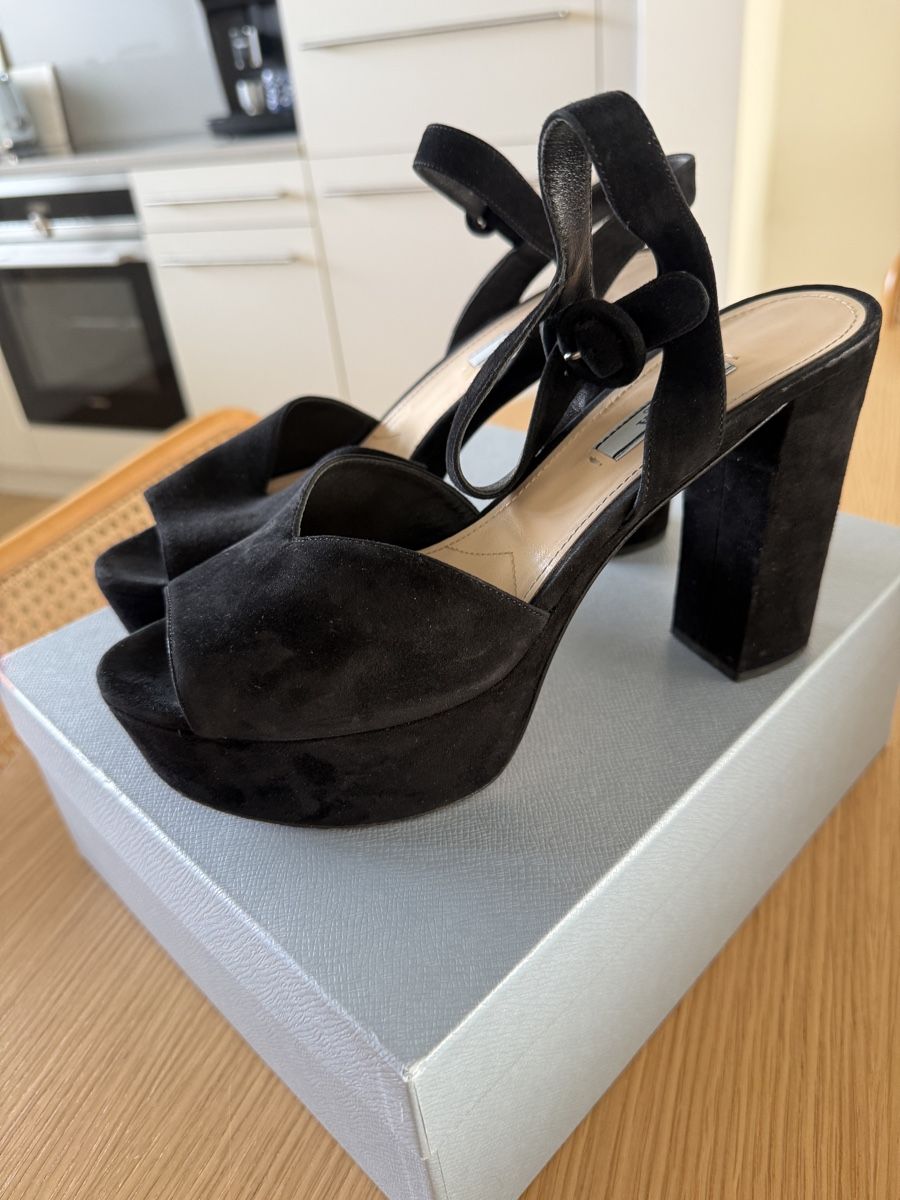 Prada Scarpe da donna: Prada Suede Sandals – Usato da Wallisellen venduto da rac_sy2x 1
