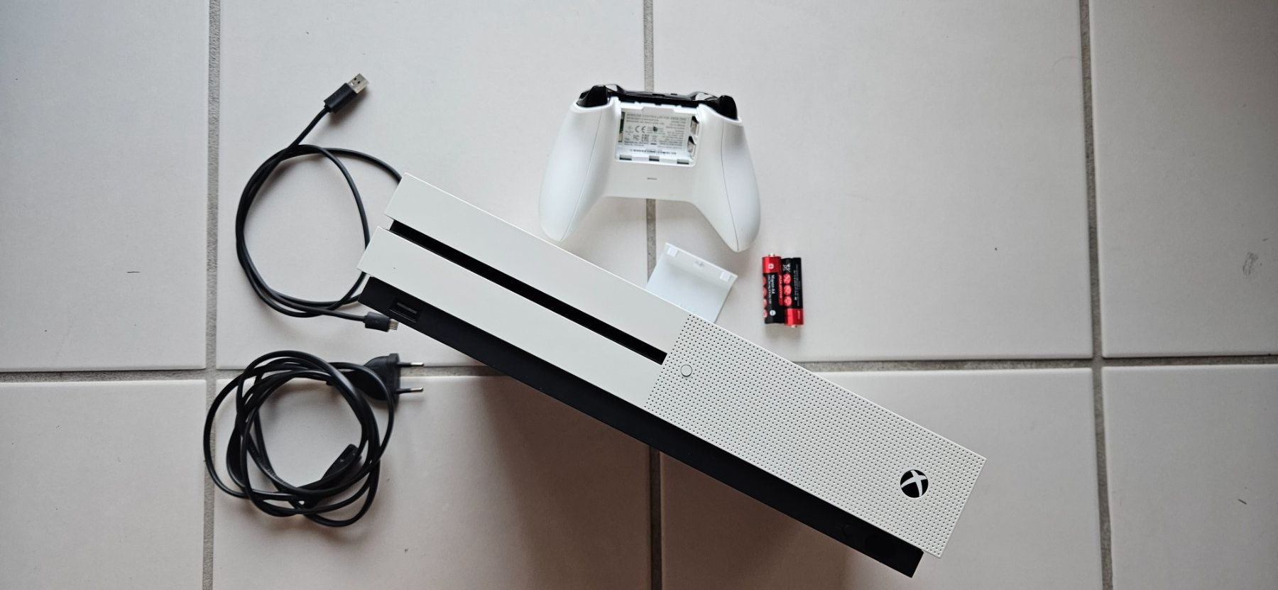 Microsoft Konsolen: Microsoft Xbox One S 512 GB mit Controller – Gebraucht aus Bern von Planet13 2
