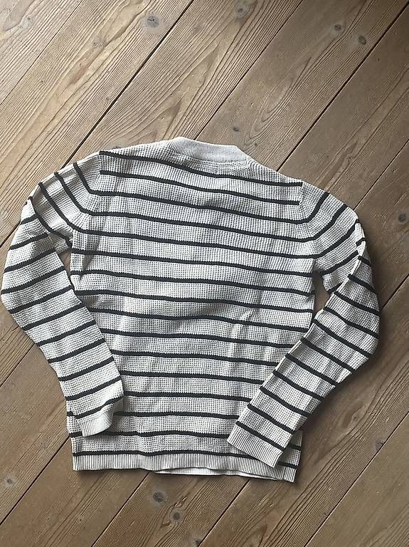 H&M Pullover & Sweatshirts: leichter strick pullover grösse 134/140 – Gebraucht aus oberdiessbach von phslif 1