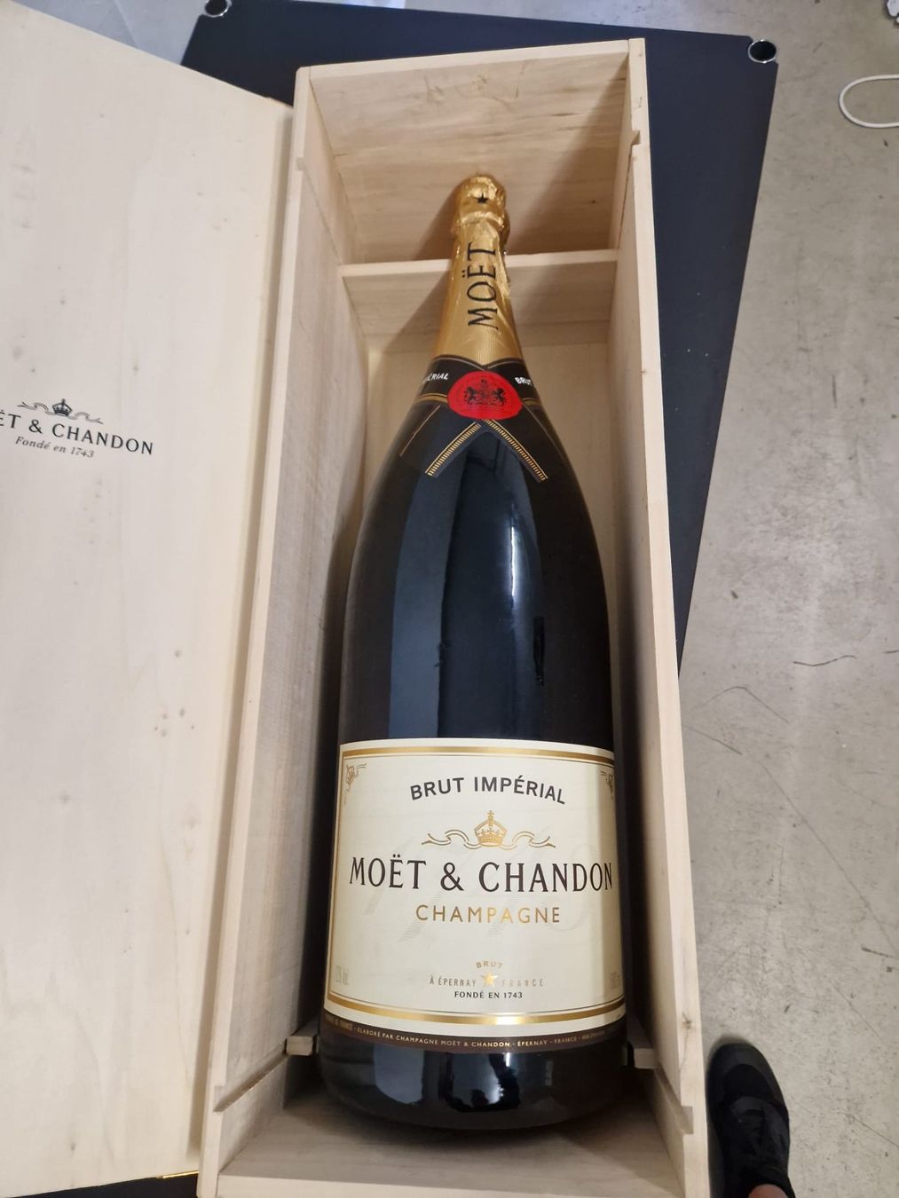 Moet Vino: Moët & Chandon 15 L "Nebukadnezar" - Holzkiste - Ref. 07/14 – Usato da Au ZH venduto da BrockiAu 2