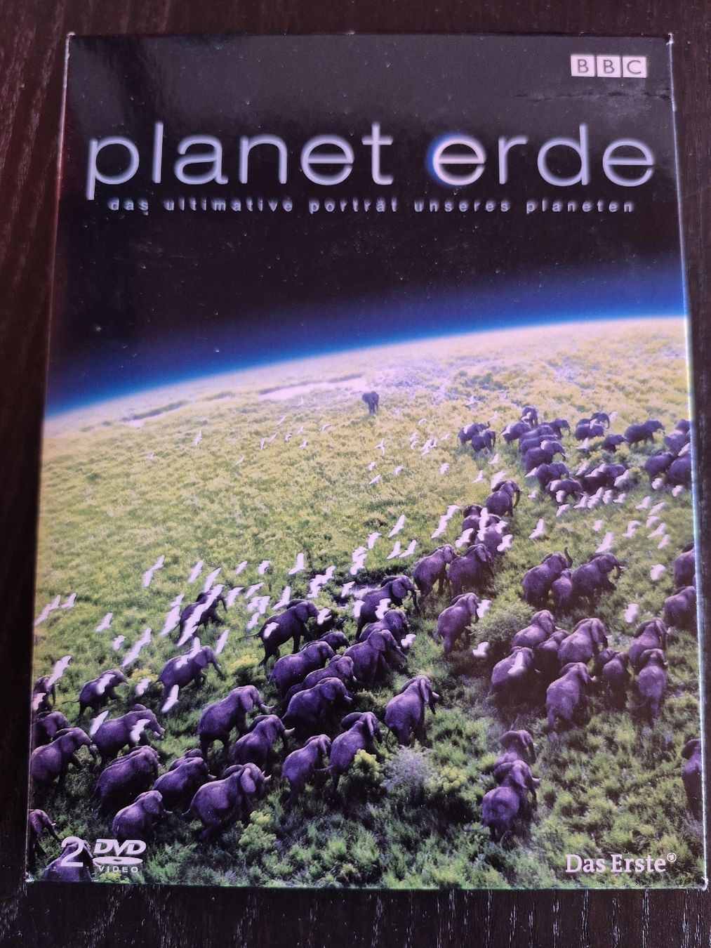 Tutti i DVDs: BBC Planet Erde - Das ultimative Portrait, 2 DVDs, Top! – Nuovo (secondo la descrizione) da Bern venduto da Roibusch