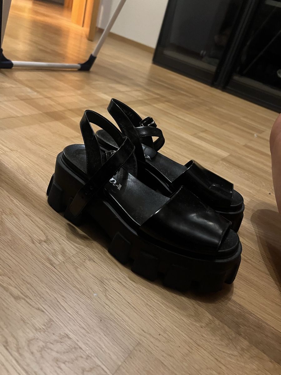 Prada Chaussures femmes: Prada Sandals – D'occasion à Thalwil par car_zk6b