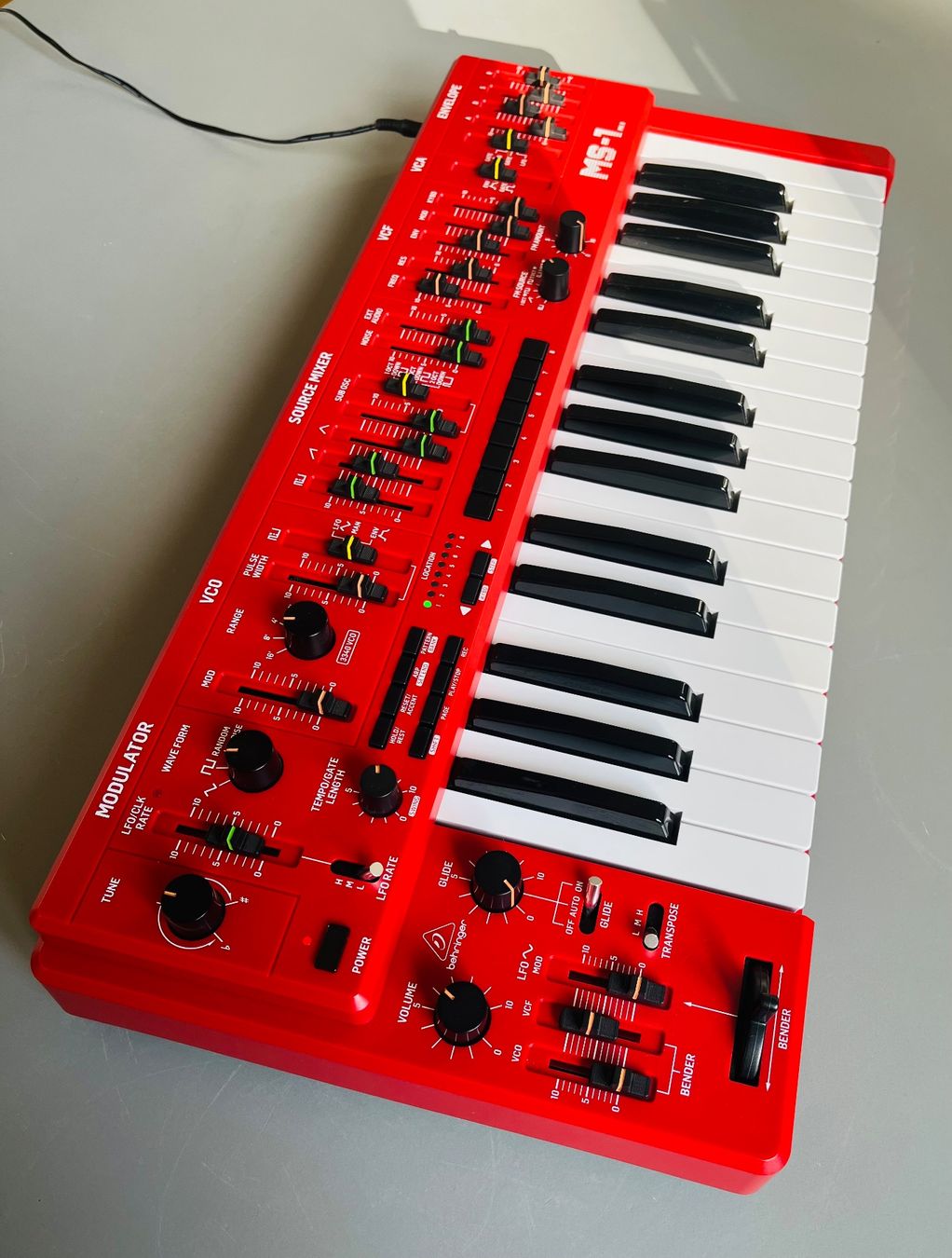 Instruments de musique: Behringer MS-1 MkII Red – D'occasion à Zürich par wataya 1