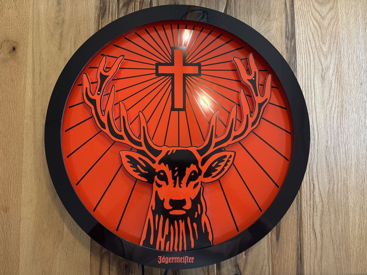 Lampade: Neonsign Jägermeister Westiform Durchmesser 50cm 2007 – Usato da Pfäffikon ZH venduto da Fruchtsaft