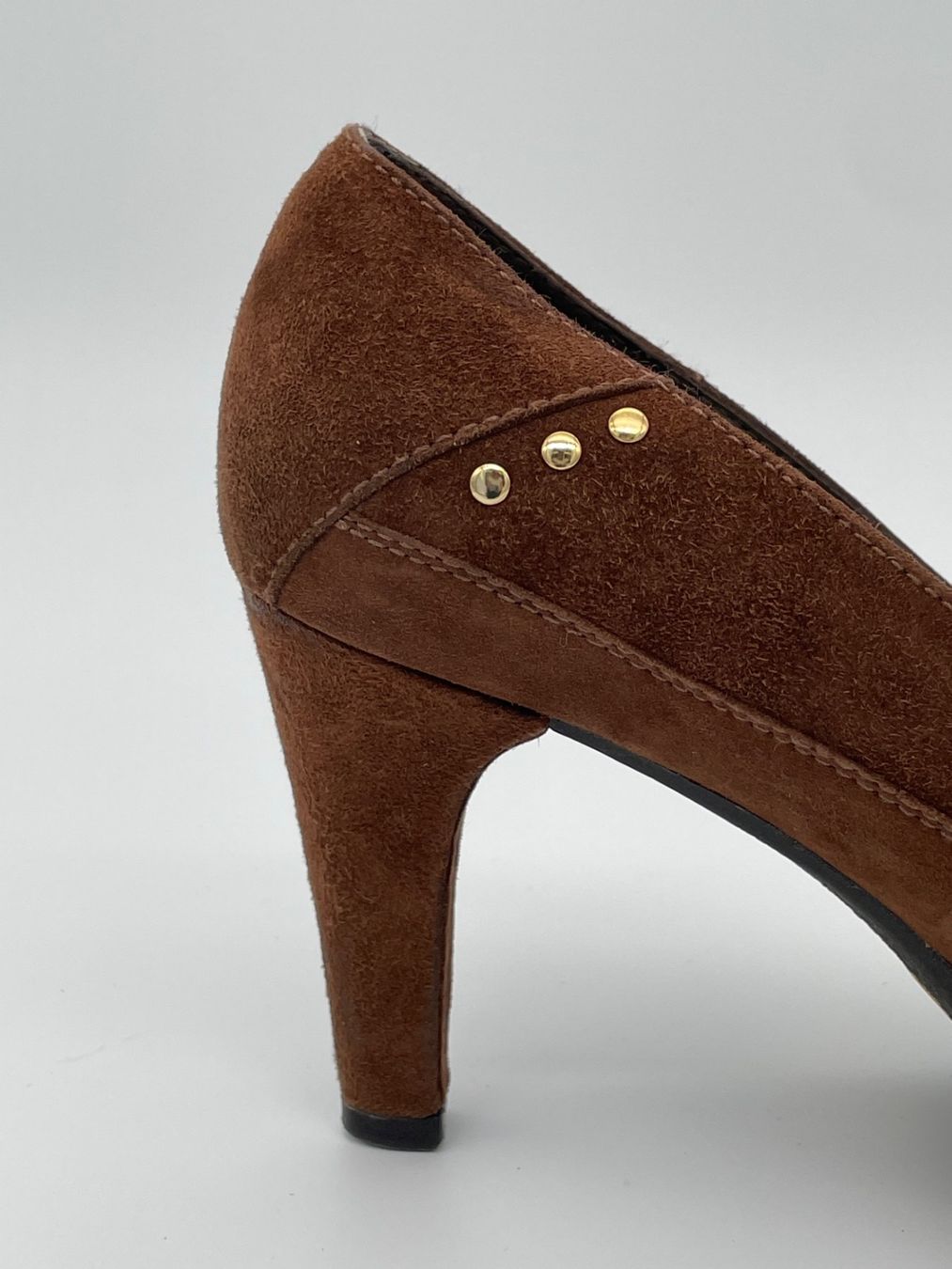 Stuart Weitzman Scarpe da donna: Stuart Weitzman Kiltie Studded Pump EU 38.5 Braun – Usato da Zürich venduto da shoe_shop 6