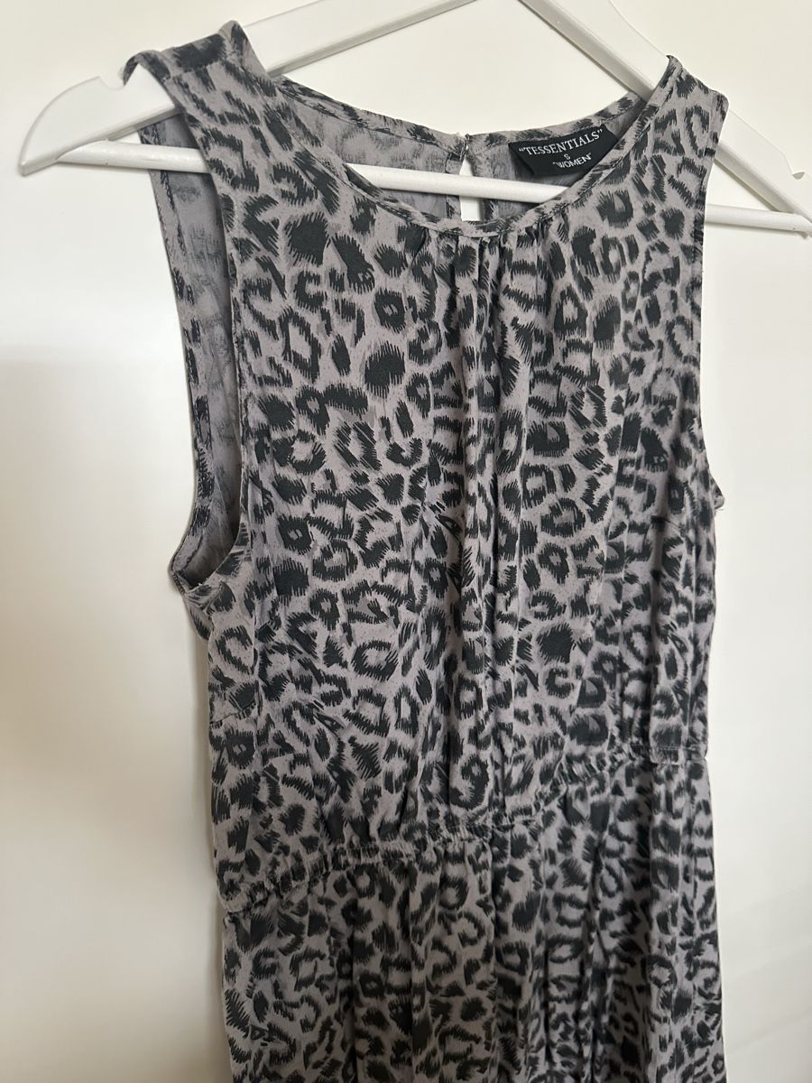 Robes: Sommerliches Kleid "Tessentials" Leoprint, Grösse S – D'occasion à Reinach BL par Alles_muss_weg00 3