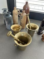 Konvolut Messingmörser und Keramikflaschen gebraucht