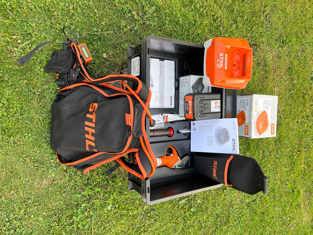 STIHL Akku Astschere ASA 65, mit Neue Akku und Ladegeräte Kaufen auf