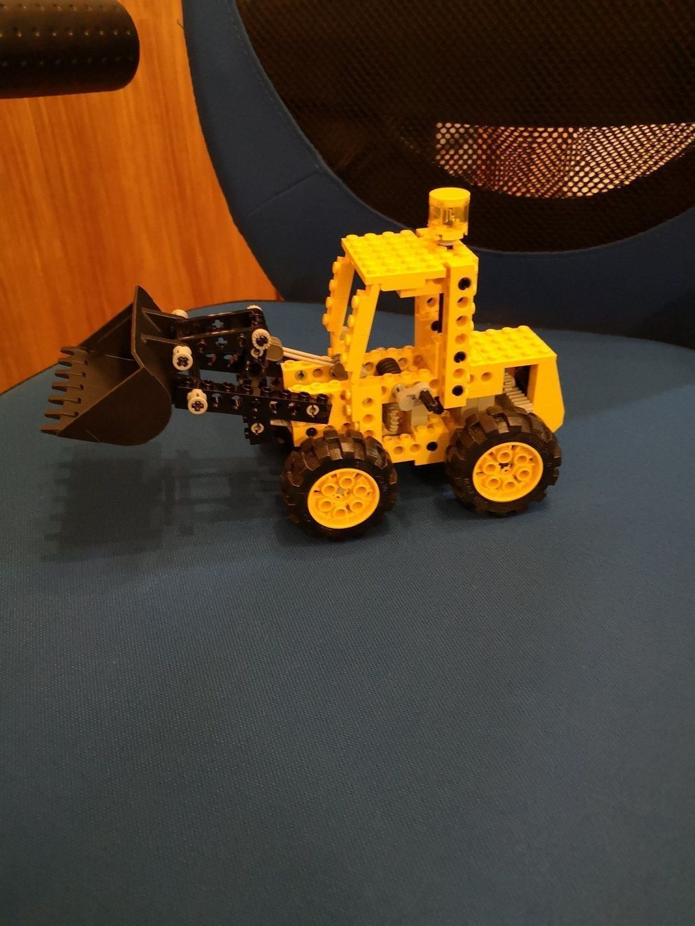 Lego Kit di costruzioni: Lego 8828 Front End Loader – Usato da Bremgarten AG venduto da Davidiusi 1