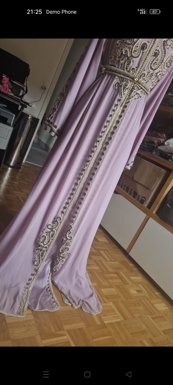 Vestiti: Robe Caftan longue violette ornée taille unique – Usato da La Chaux-de-Fonds venduto da Luxary.25cachmirepro 1