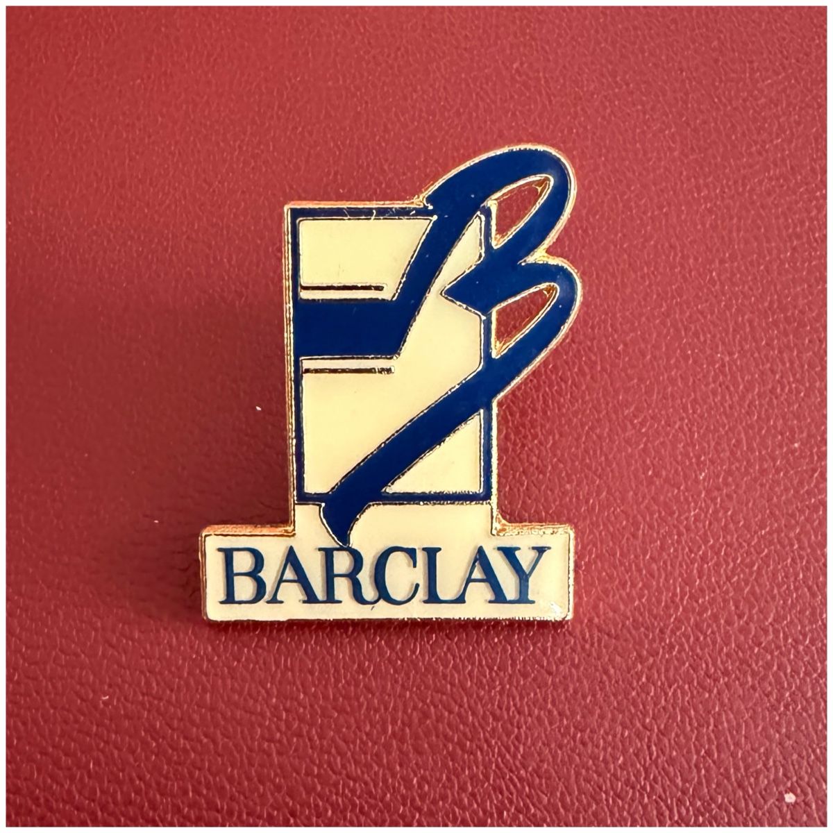 Plaketten & Abzeichen: Barclay Pin – Neu (gemäss Beschreibung) aus Schlieren von RoPue