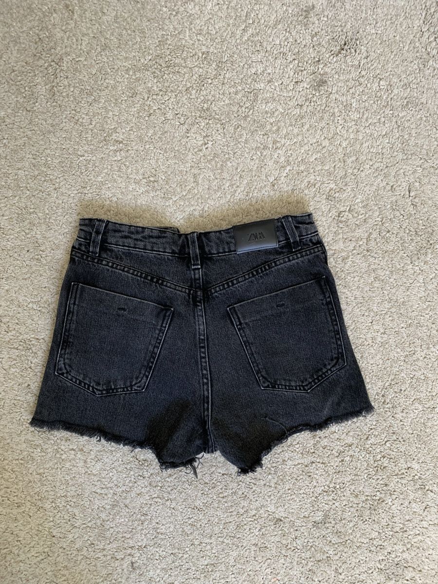 Zara Hosen: Pantaloncini neri – Gebraucht aus Pregassona von katypustovarov 2