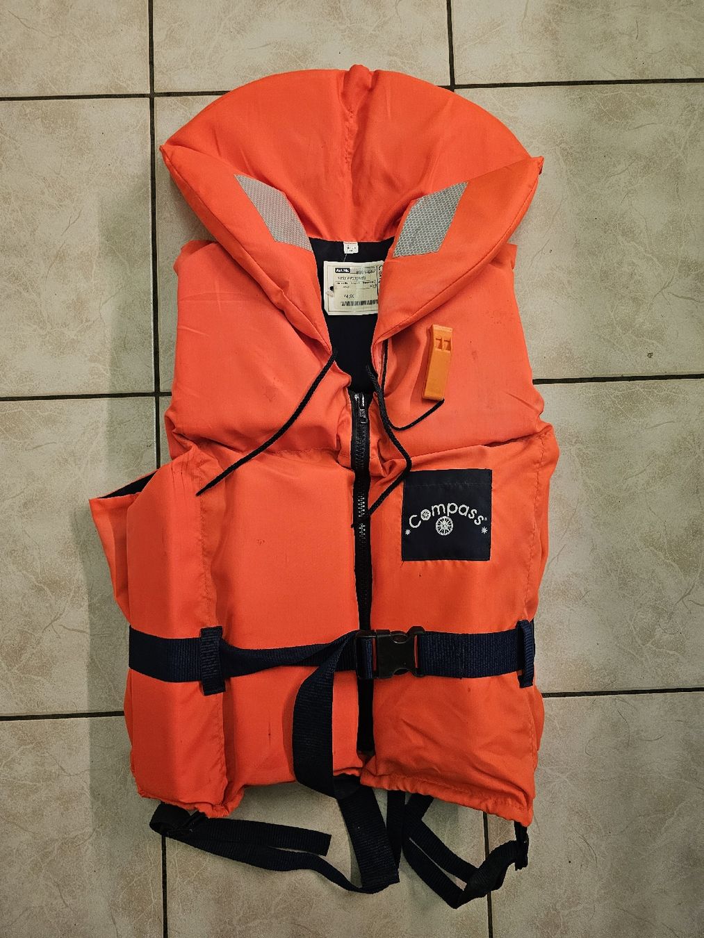 Schwimmwesten: Rettungsweste 60-70kg – Gebraucht aus Meisterschwanden von Hummer21