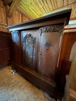 3 Türiger Eichenschrank mit Spitzen, um 1920, H196, B209 T53