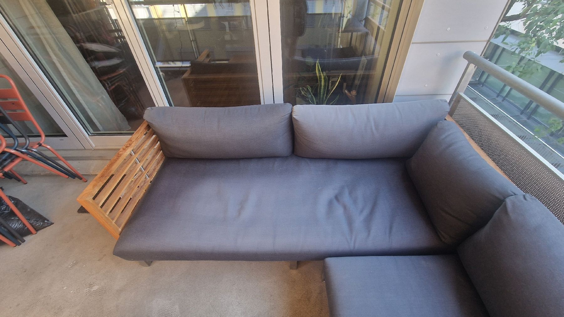 Sofas: Balkonsofa/Lounge mit Tisch Holz Metall – Gebraucht aus Zürich von hobbit87 1