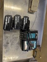 Makita Ladegerät DC18RC mit 3 Akkus 18V 5.0Ah 