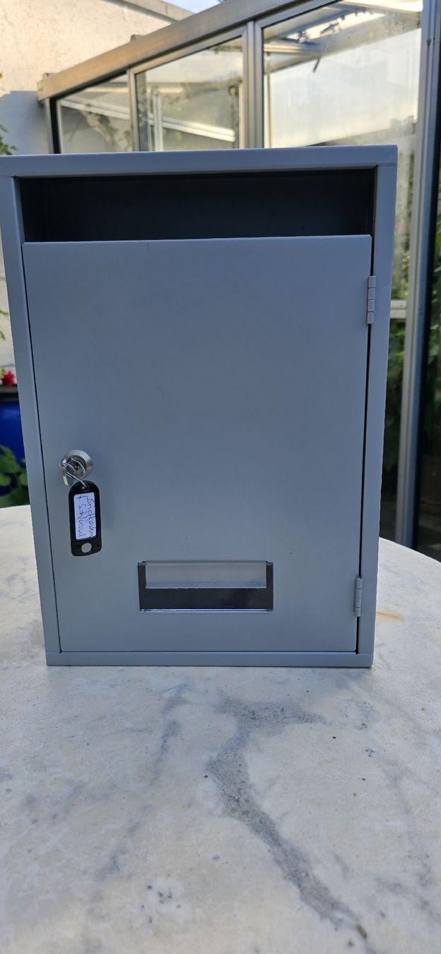 Sonstiges für Haushalt & Wohnen: Briefkasten grau Metall  – Gebraucht aus Utzenstorf von Saxigeorge