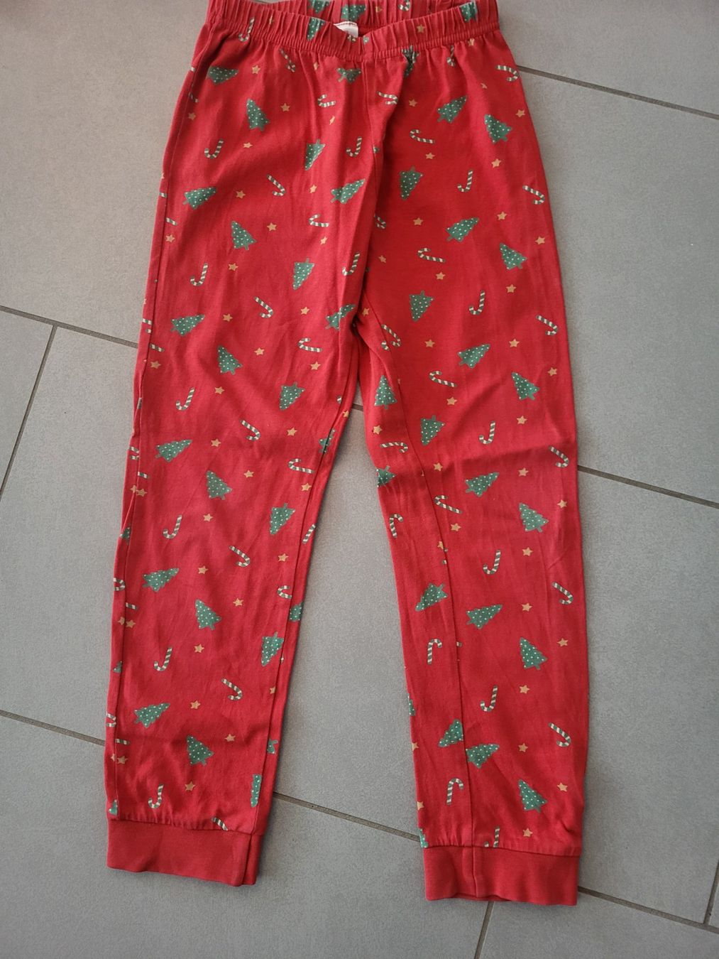Kleiderpakete & -sets: Kleiderpaket Winter Pyjama und Pulli gr. 122 128 – Gebraucht aus Boswil von i12i 7