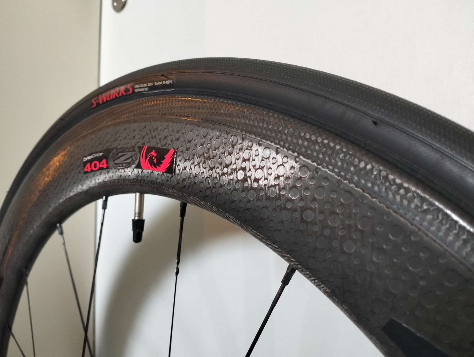 Zipp Pezzi di ricambio: Zipp 404 Firecrest Hinterrad (Defekt) – Difettoso da Uster venduto da KarlZH 2