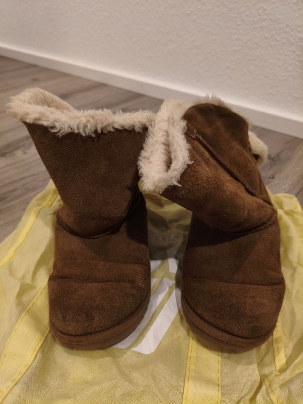 Ugg Scarpe da donna: Scarpa UGG – Usato da Bioggio venduto da OresteIronix 1