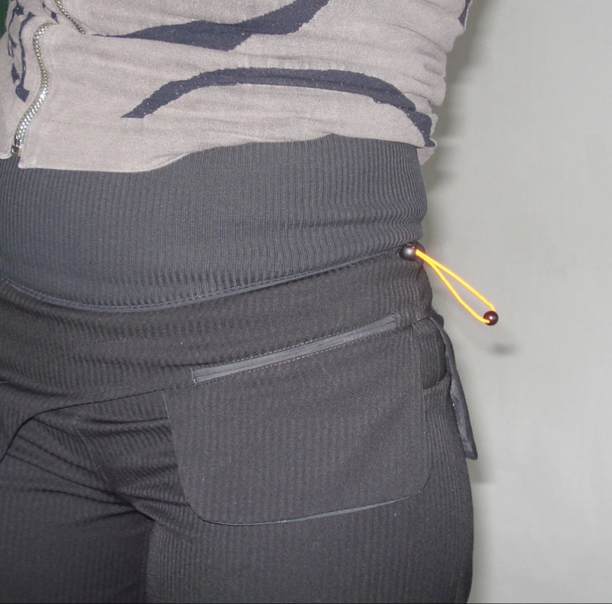 Pantalons: asymmetric cop copine trousers – D'occasion à Buochs par zukkias 3